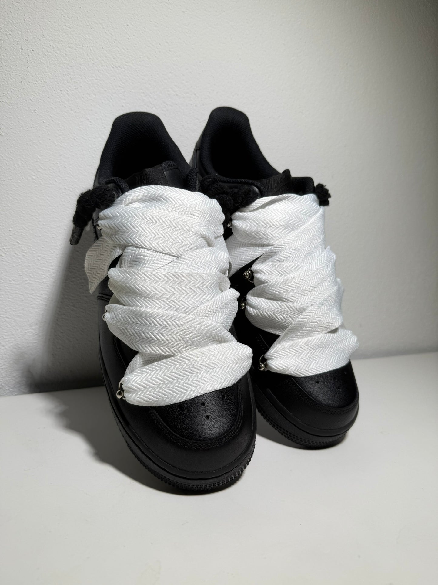 Nike Air Force 1 Černé Lanvin Rope Tkaničky Bílé